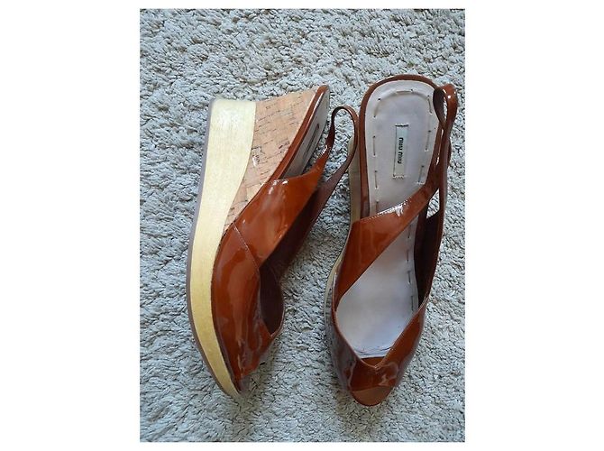 Zeppe Miu Miu in pelle verniciata marrone Marrone scuro - vista 3