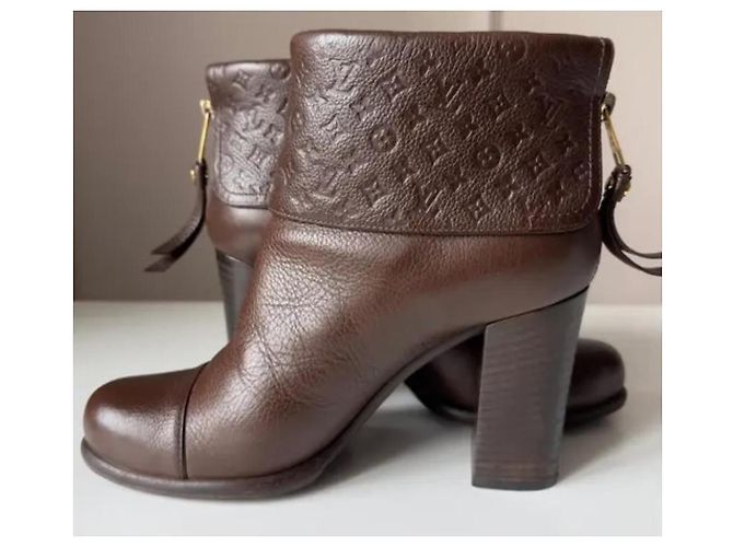 Botines Louis Vuitton de piel marrón Castaño - vista 2
