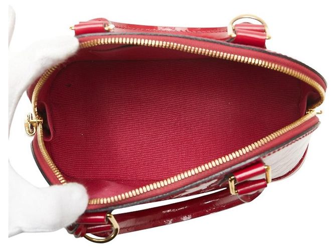 Sac à main Louis Vuitton Alma BB en cuir verni M50565 Rose - vue 5
