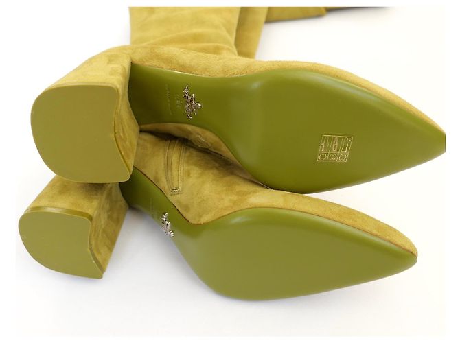 Stivali in suede chartreuse sopra il ginocchio Prada Autunno 2015 Azzurro chiaro Verde Giallo - vista 9