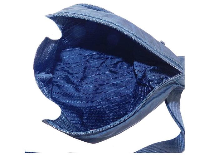 Borsa a tracolla incrociata in nylon nero con logo Prada Sport - vista 7
