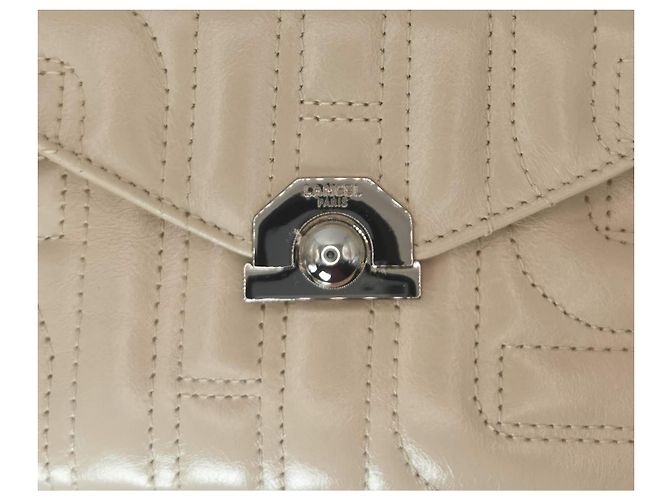 Bolsa câmera Lancel em couro matelassé bege Hardware prateado - vista 5