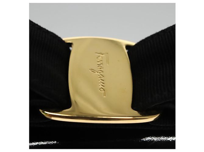 Borsa a Spalla Salvatore Ferragamo in Pelle Verniciata Nera e Oro Auth 92696 Nero D'oro - vista 17
