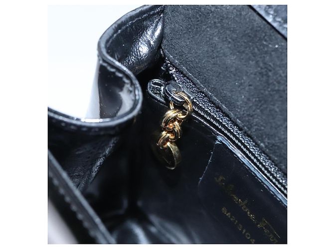 Borsa a Spalla Salvatore Ferragamo in Pelle Verniciata Nera e Oro Auth 92696 Nero D'oro - vista 20