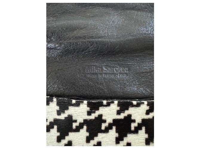 Mika Sarolea Clutch de pelo de pony blanco y negro con estampado de pata de gallo Multicolor - vista 2