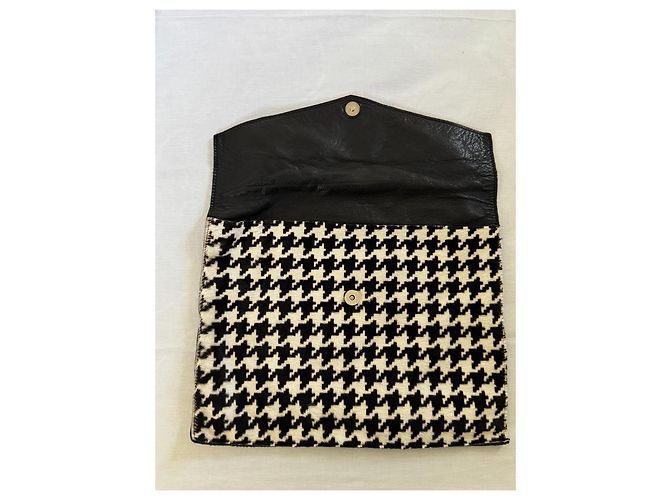 Mika Sarolea Clutch de pelo de pony blanco y negro con estampado de pata de gallo Multicolor - vista 3