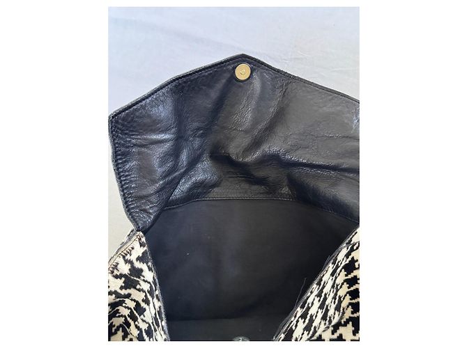 Mika Sarolea Clutch de pelo de pony blanco y negro con estampado de pata de gallo Multicolor - vista 8