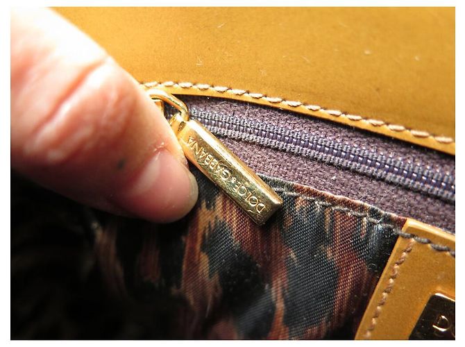 BOLSA DOLCE & GABBANA DECORADA COM FIVELA DE CINTURA EM COURO POULAIN - vista 15
