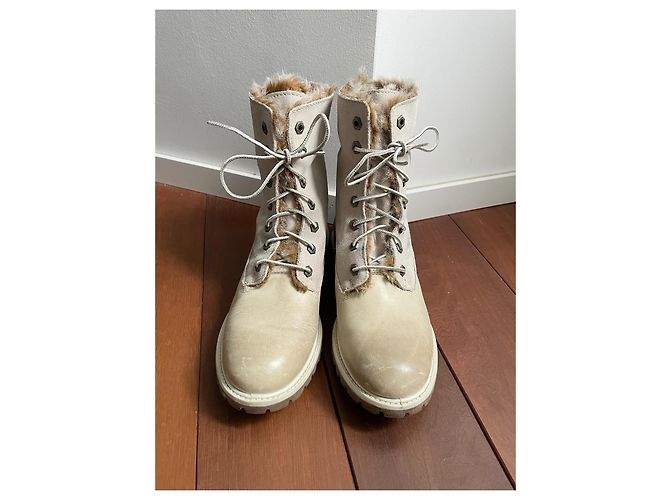 Stivaletti Timberland Beige in Pelle e Pelliccia Bianco sporco - vista 2
