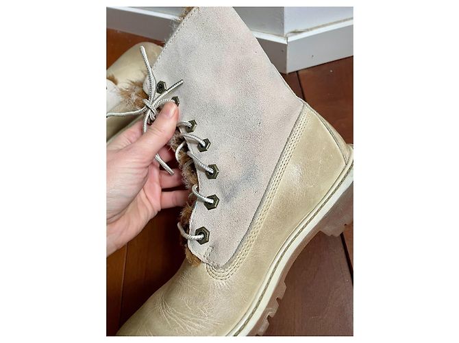 Stivaletti Timberland Beige in Pelle e Pelliccia Bianco sporco - vista 9