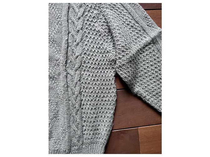 Autre Marque Grauer Rollkragenpullover aus Mohair und Acryl mit Zopfmuster - Ansicht 2