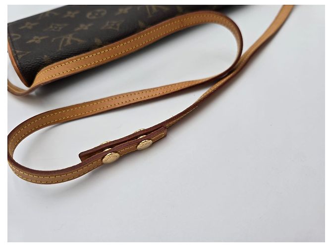 Pochette a Tracolla Louis Vuitton Twin GM in Monogram Canvas Monogramma - vista 4