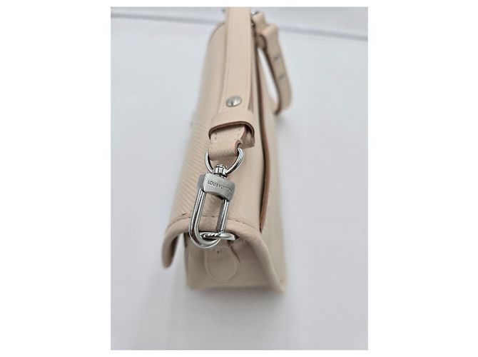 Louis Vuitton Buci Bag in Ivory Epi Cream - view 7