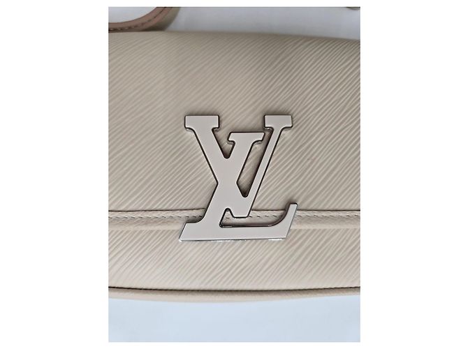 Louis Vuitton Buci Bag in Ivory Epi Cream - view 8