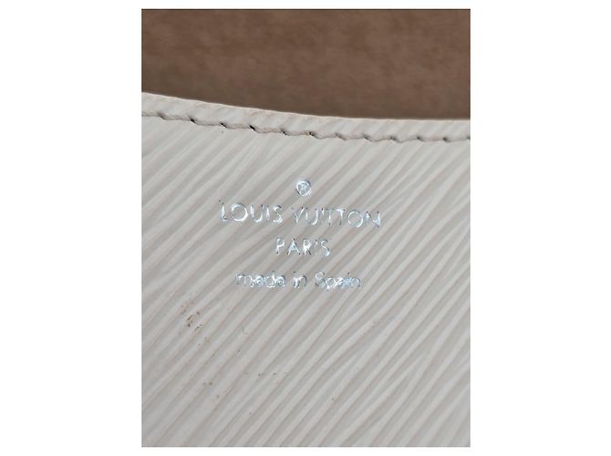 Louis Vuitton Buci Bag in Ivory Epi Cream - view 9