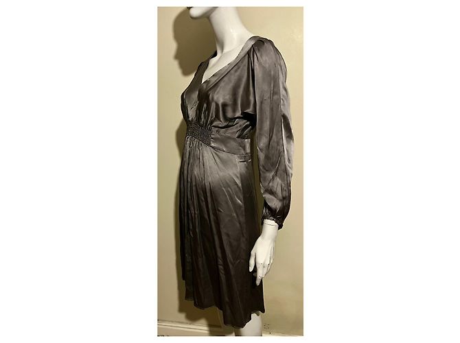 Dunkelsilbernes Seidenkleid Joseph mit Bischofärmeln - Ansicht 2