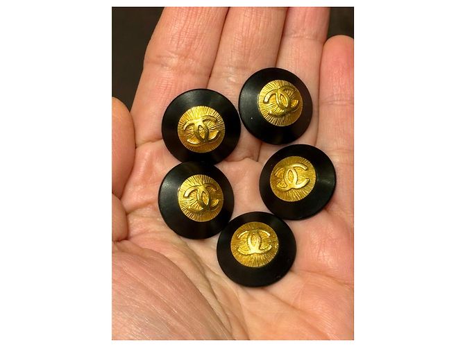 Set di 5 bottoni vintage Chanel rari in nero e oro, 22 mm D'oro - vista 3