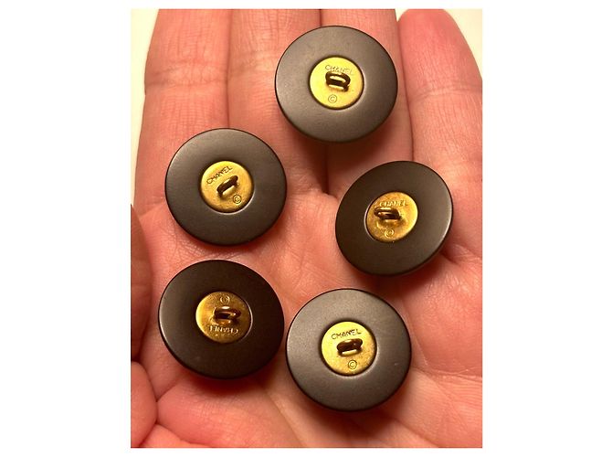 Set di 5 bottoni vintage Chanel rari in nero e oro, 22 mm D'oro - vista 5