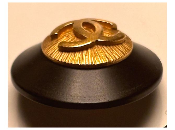 Set di 5 bottoni vintage Chanel rari in nero e oro, 22 mm D'oro - vista 7