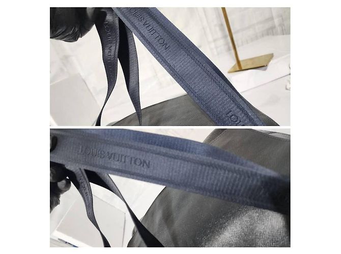 Borsa messenger/crossbody Louis Vuitton Taiga Viktor blu navy profondo - vista 11