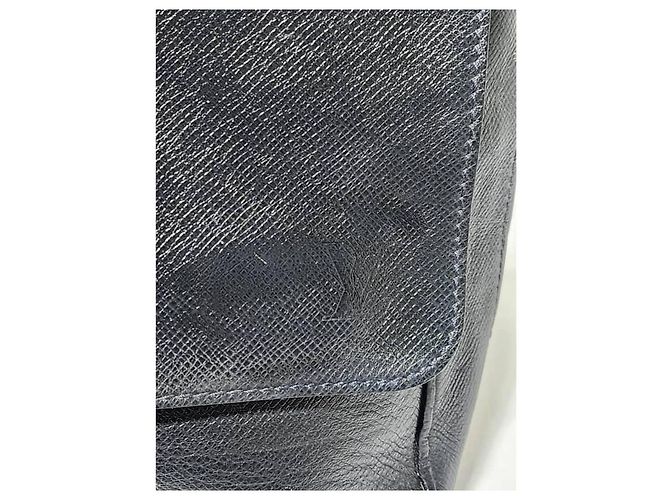 Borsa messenger/crossbody Louis Vuitton Taiga Viktor blu navy profondo - vista 13