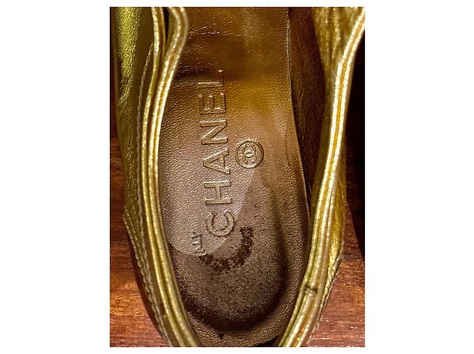 Vintage Chanel Gold/Schwarze Lack- und Leder-Sneaker mit Kappe, 37,5 - Ansicht 10