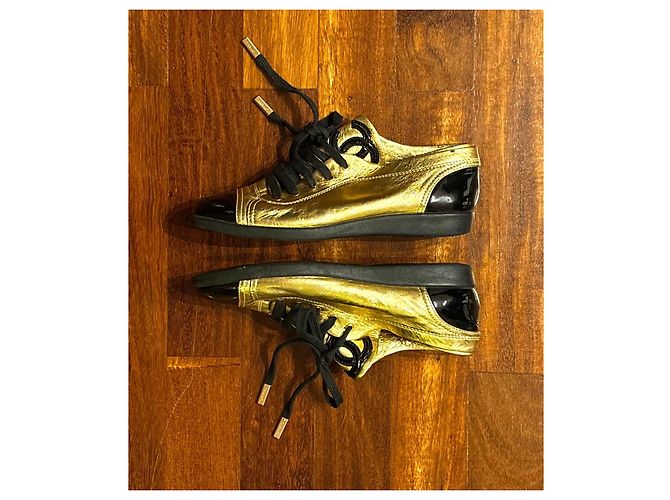 Vintage Chanel Gold/Schwarze Lack- und Leder-Sneaker mit Kappe, 37,5 - Ansicht 12