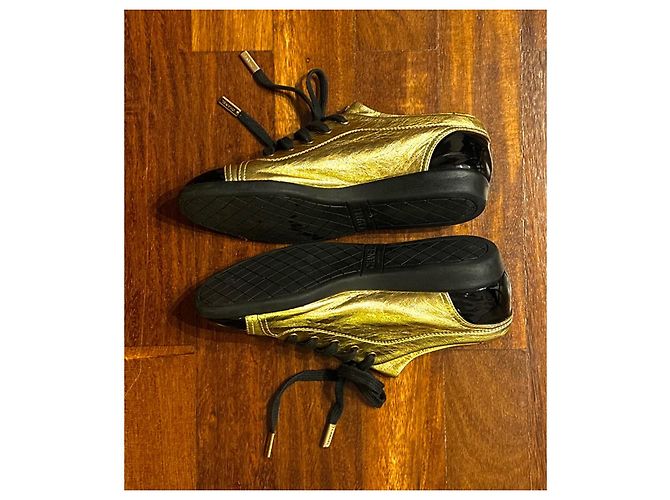 Vintage Chanel Gold/Schwarze Lack- und Leder-Sneaker mit Kappe, 37,5 - Ansicht 13