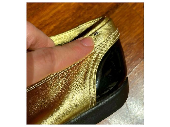 Vintage Chanel Gold/Schwarze Lack- und Leder-Sneaker mit Kappe, 37,5 - Ansicht 17