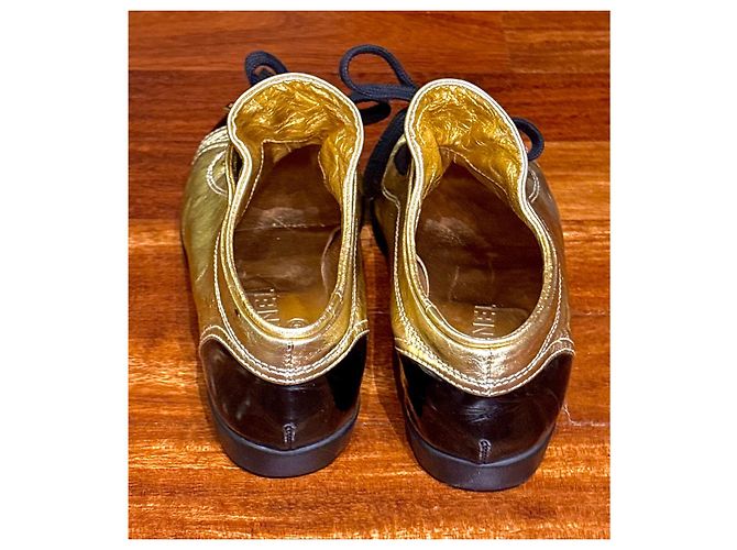 Vintage Chanel Gold/Schwarze Lack- und Leder-Sneaker mit Kappe, 37,5 - Ansicht 8