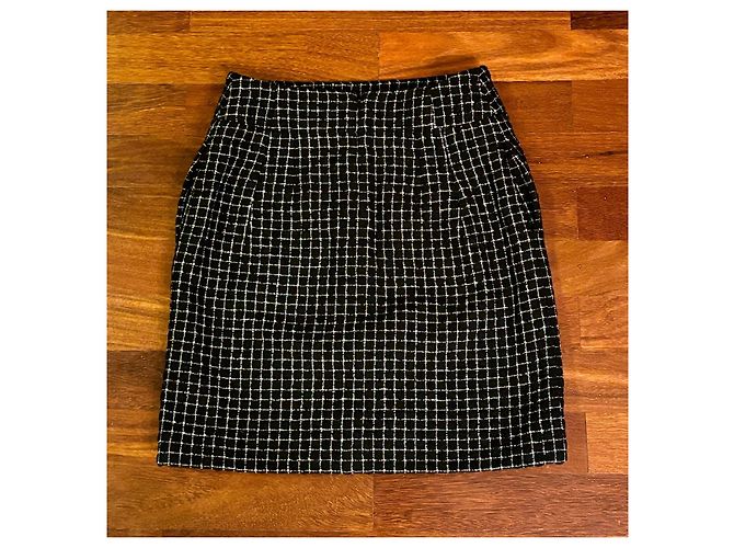 Falda mini lápiz de tweed Chanel Negro Blanco - vista 3