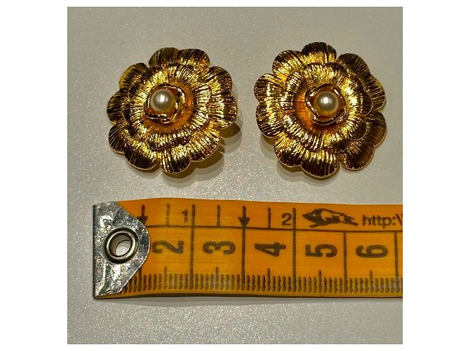Chanel Set aus 2 Kamelienblüten mit Perlenknöpfen Golden Roh - Ansicht 5