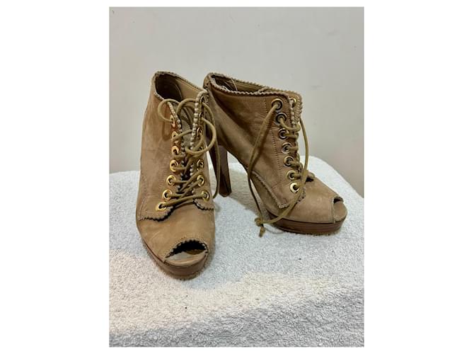 Stuart Weitzman Tacchi peep toe con lacci Marrone Cammello - vista 2