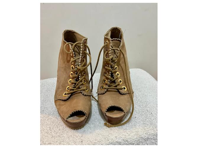 Stuart Weitzman Tacchi peep toe con lacci Marrone Cammello - vista 3
