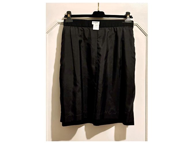 Falda de lana con botones decorativos de doble cara Chanel, años 90 Negro Gris antracita Gold hardware - vista 12