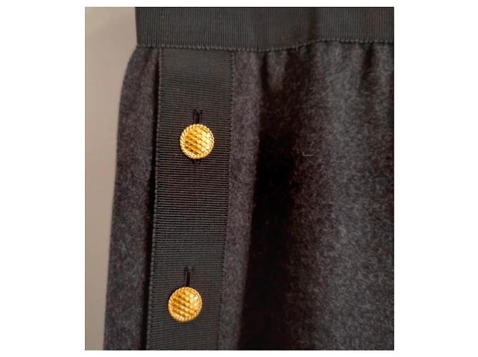 Falda de lana con botones decorativos de doble cara Chanel, años 90 Negro Gris antracita Gold hardware - vista 5