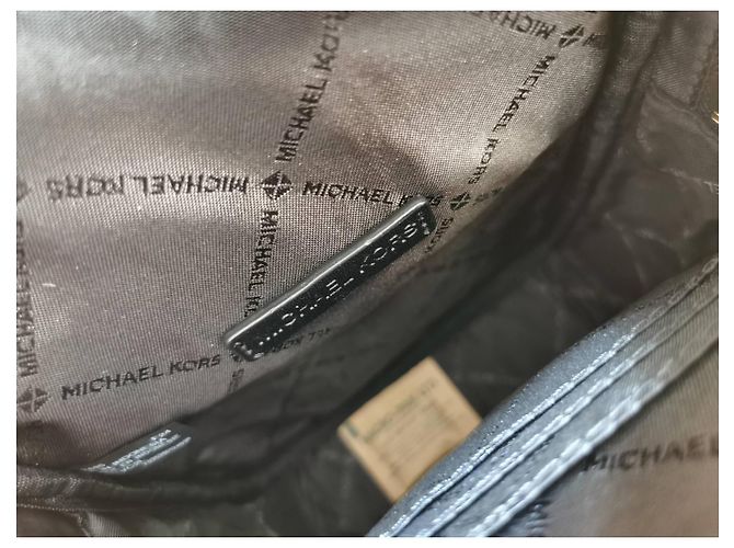 Borsa a tracolla Michael Kors Jet Set Travel in pelle nera Nero Gold hardware - vista 8