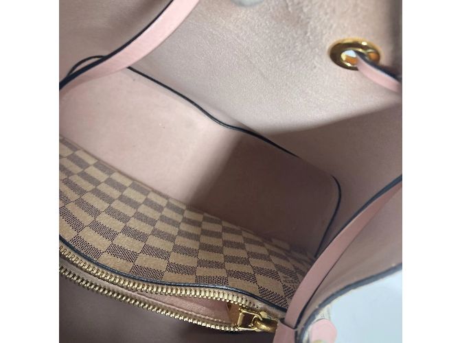 Borsa a Spalla Bucket NeoNoe Damier Azur di Louis Vuitton Rosa Bianco - vista 13