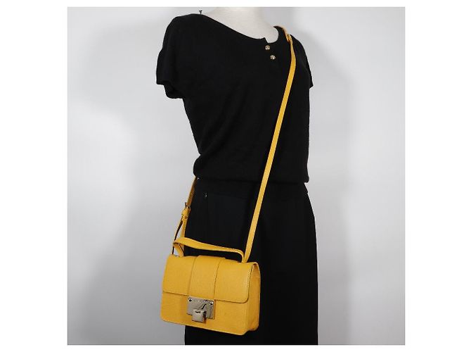 Borsa a spalla mini 2WAY Jimmy Choo Giallo - vista 15