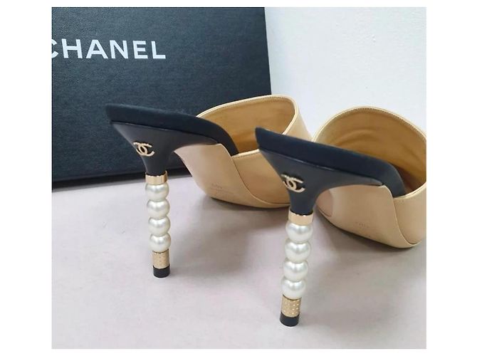 Chanel 2020 Interlocking CC Logo Mules Sz.40 Beige - view 3