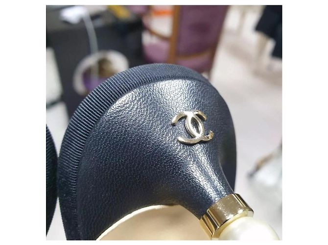 Chanel 2020 Interlocking CC Logo Mules Sz.40 Beige - view 6