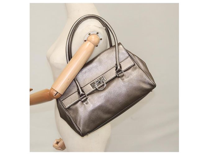 Borsa a mano in pelle Gancini di Salvatore Ferragamo Argento Auth kk412 - vista 22