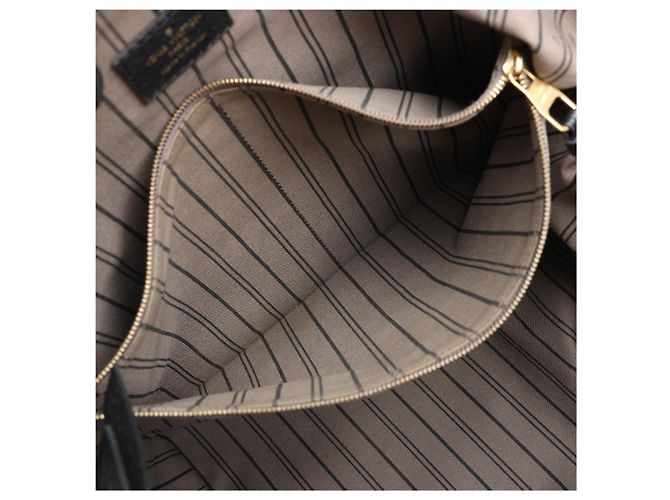 Louis Vuitton Monogram Empreinte PM Lumineuse in Nero M93410 - vista 17