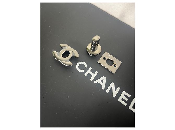 Chiusura originale Chanel per borsa Timeless Argento - vista 10