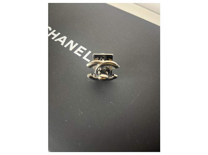 Chiusura originale Chanel per borsa Timeless Argento - vista 11