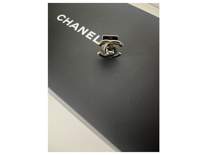 Chiusura originale Chanel per borsa Timeless Argento - vista 12