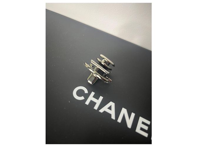 Chiusura originale Chanel per borsa Timeless Argento - vista 4