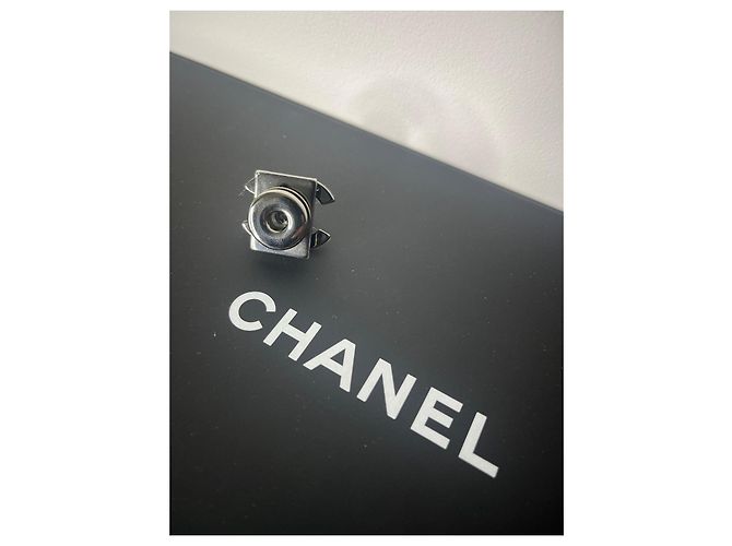Chiusura originale Chanel per borsa Timeless Argento - vista 5