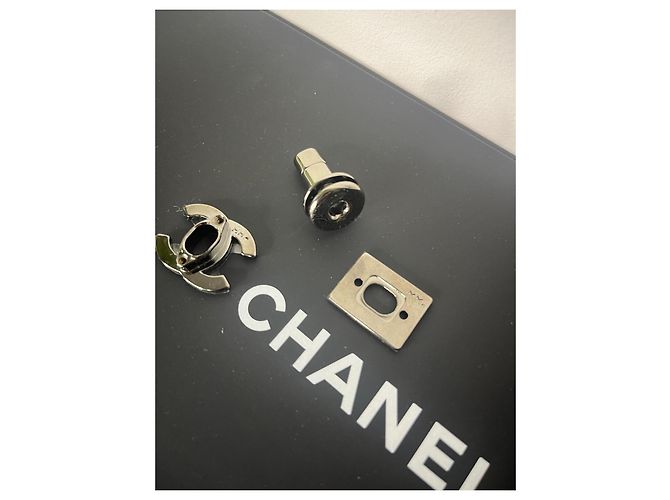 Chiusura originale Chanel per borsa Timeless Argento - vista 7