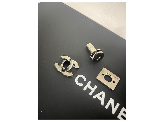 Chiusura originale Chanel per borsa Timeless Argento - vista 8
